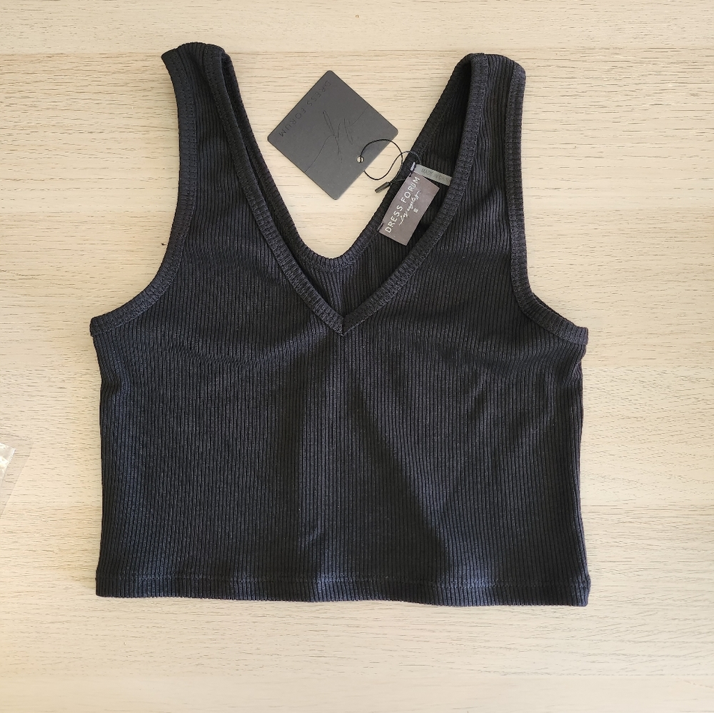 Black v neck cropped ribbed tank top